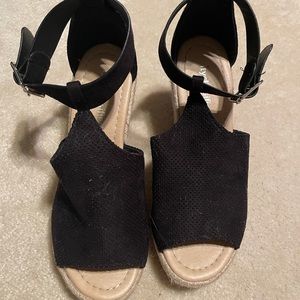 Black Wedges